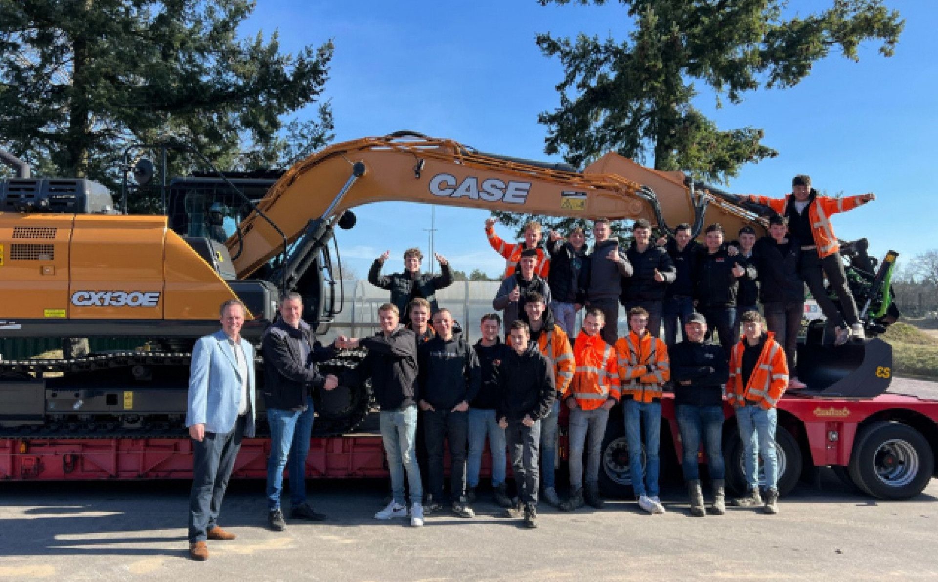 Case CX130E afgeleverd aan het SOMA College