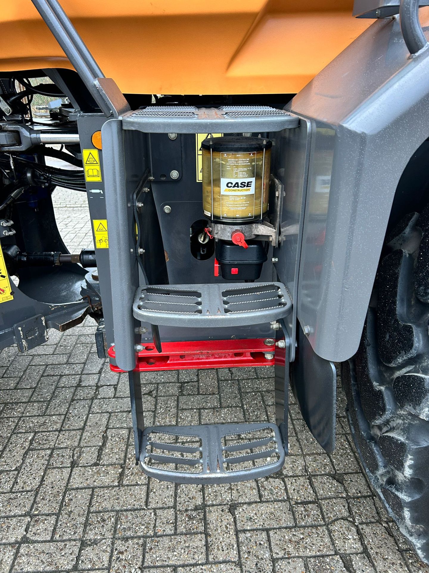 Case 721G-XR - 8