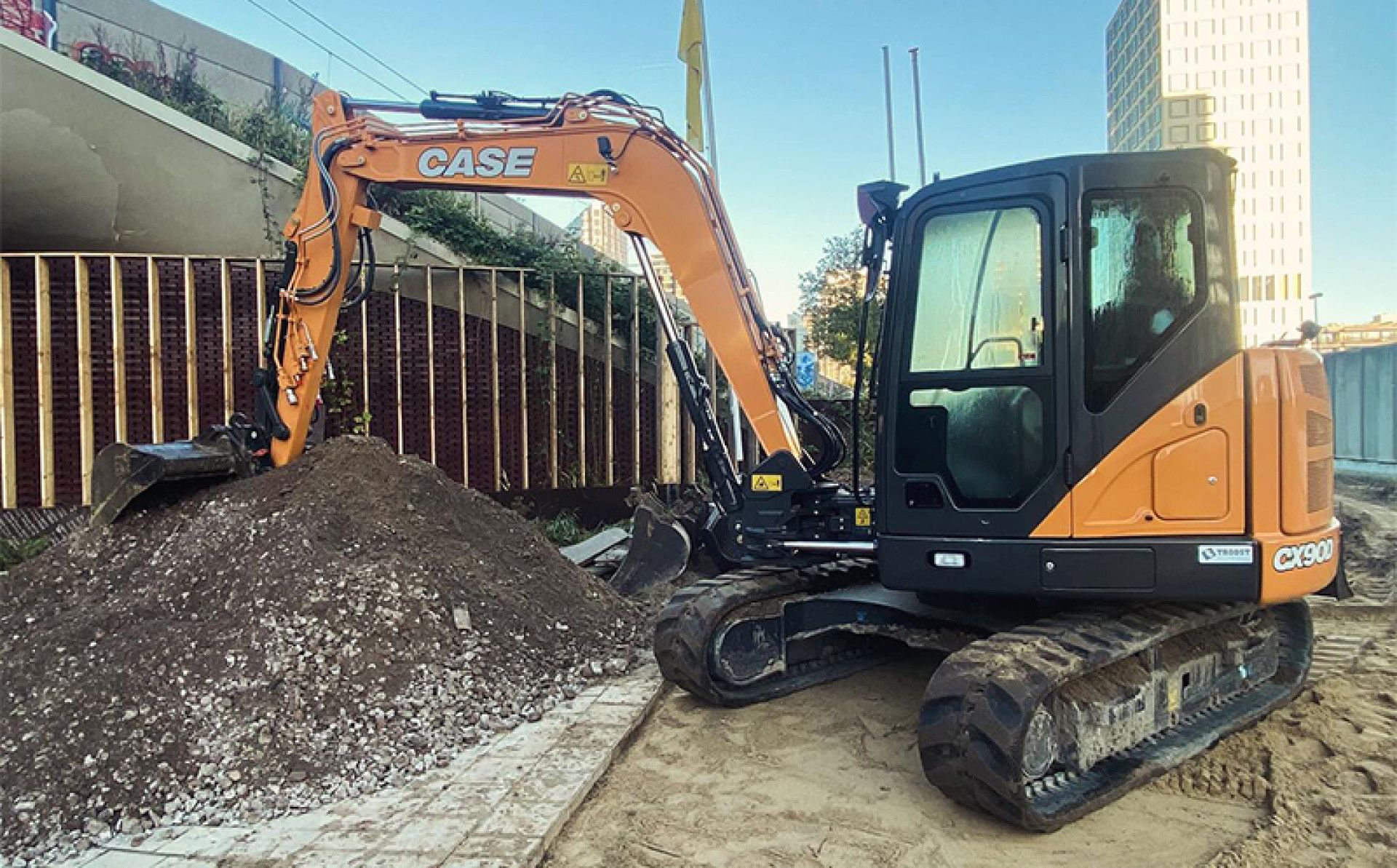 Case CX90D midi-rupskraan voor J&E Infra