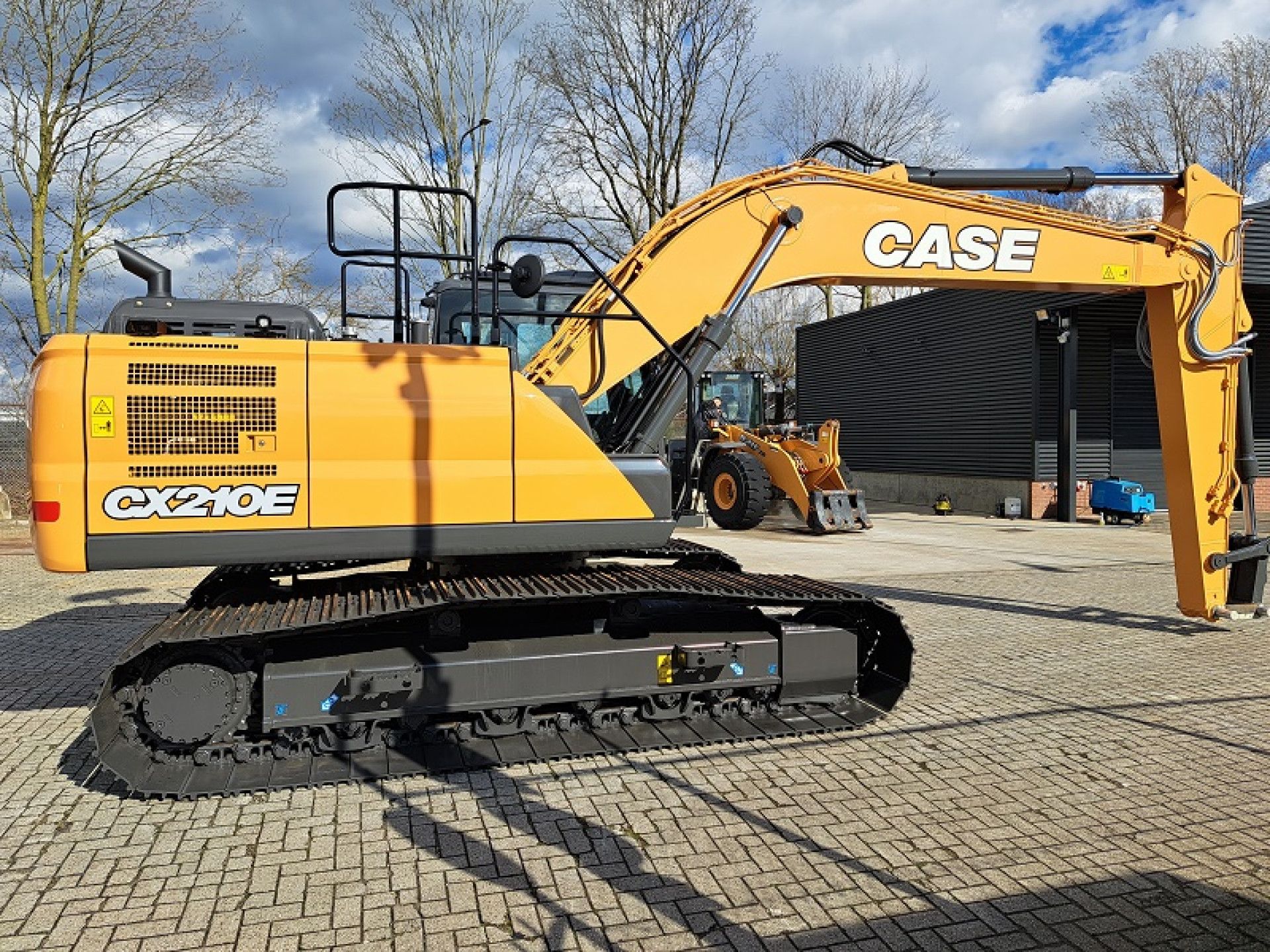 Case CX210E - 2