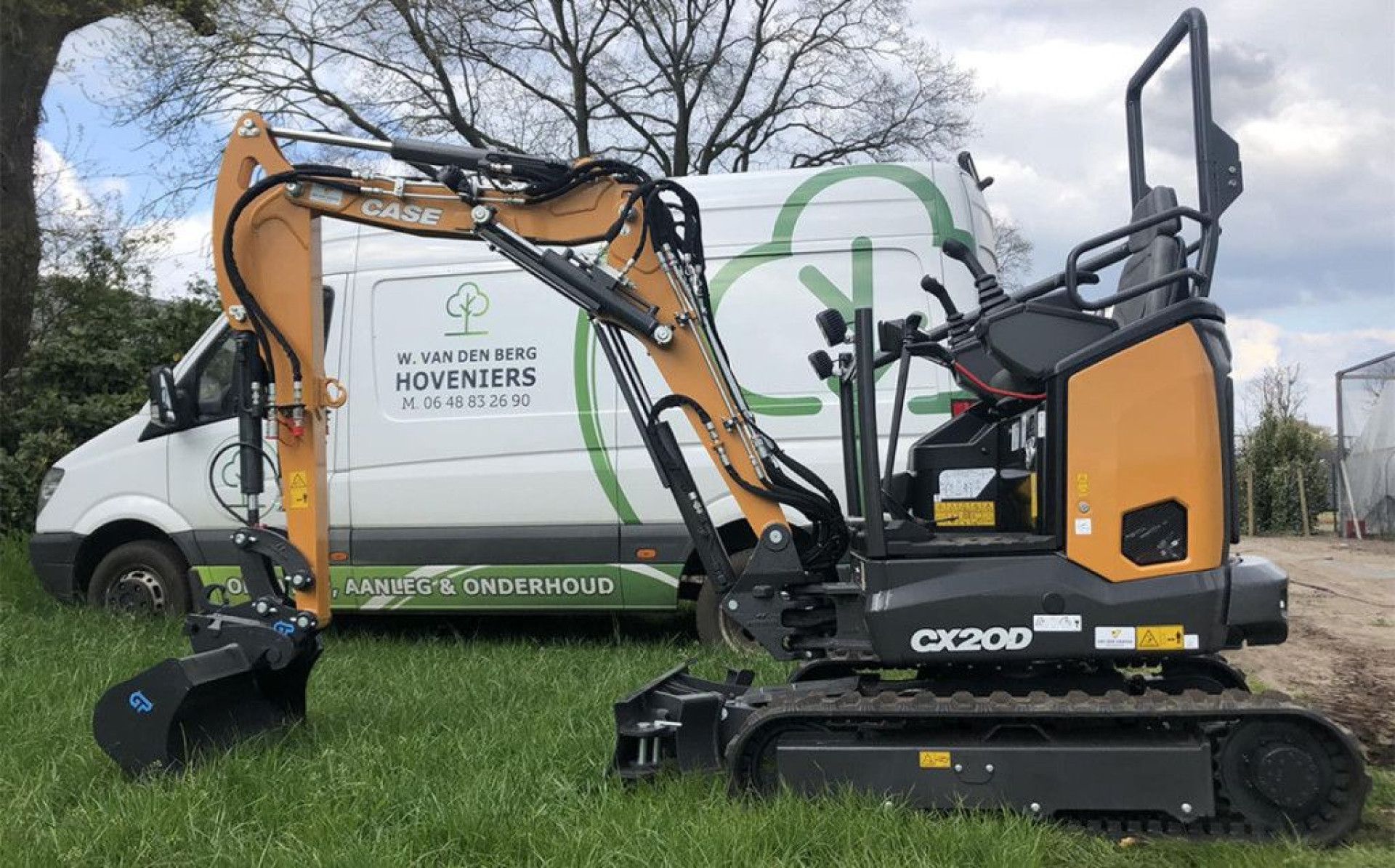 Case CX20D minigraver voor W. van den Berg Hoveniers