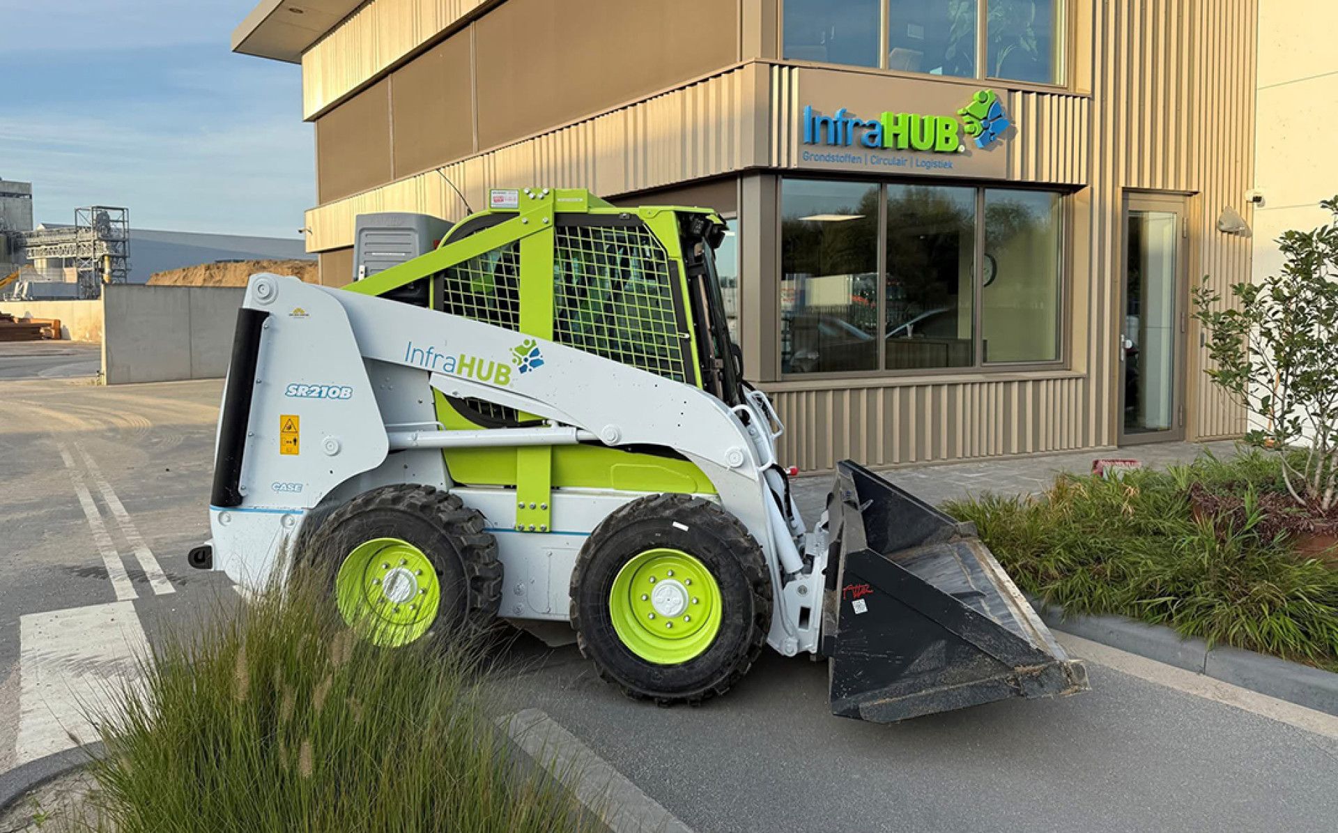 Case SR210B schranklader voor Vissers Ploegmakers