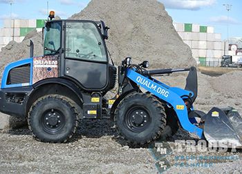 Case 321F compacte wiellader voor Aannemingsbedrijf Qualm