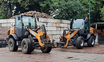 Case 321F-XR voor Beer Bestratingsmaterialen