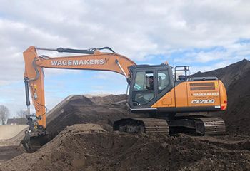 Nieuwe Case CX210D voor Wagemakers B.V. uit Oudenbosch