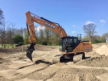 Case CX75C en CX210D voor Oosthoek Groep