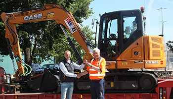 SOMA-college neemt Case CX80C in ontvangst