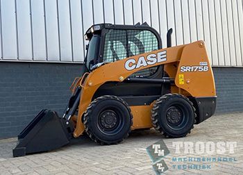 Case SR175 schranklader voor Den Hartog Bouwmaterieel