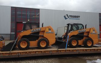 Van â€™t Hof Machineverhuur neemt weer 2 nieuwe Case SR250 schrankladers in gebruik