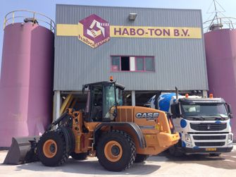 Derde Case shovel voor Betoncentrale Nederland