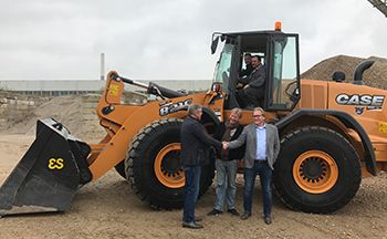 Derde Case 821F wiellader op rij voor ABC Mortel