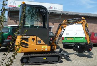 Schmidt Bouwmachines Almelo levert UNICOM OOST BV te Lettele een nieuwe CASE CX18B minigraver 