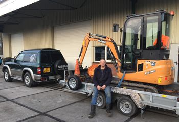 Loonbedrijf Altena te Kloosterhaar breidt uit met een nieuwe Case CX18B minigraver