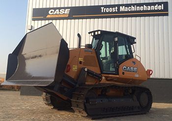 Case bulldozer in schip bij IGMA