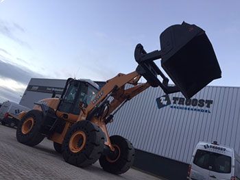 821F in zwaar werk bij Klok