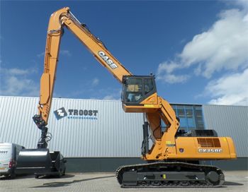Twee Case CX350C rupsgraafmachines voor Sando