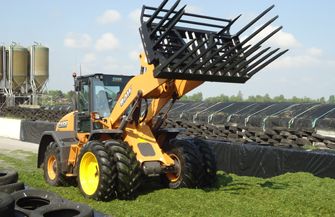 Case 821F steeds populairder in loonwerk, nieuw model voor Loonbedrijf J. van Weert 
