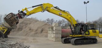 Van der Vrande levert CASE CX370C rupsgraafmachine aan Van Mensvoort uit Veghel